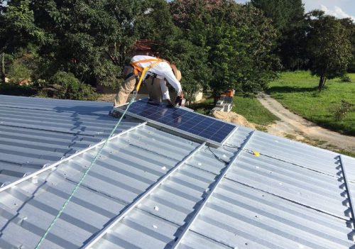 Errichtung einer PV Anlage durch geschulte und erfahren Montageteams