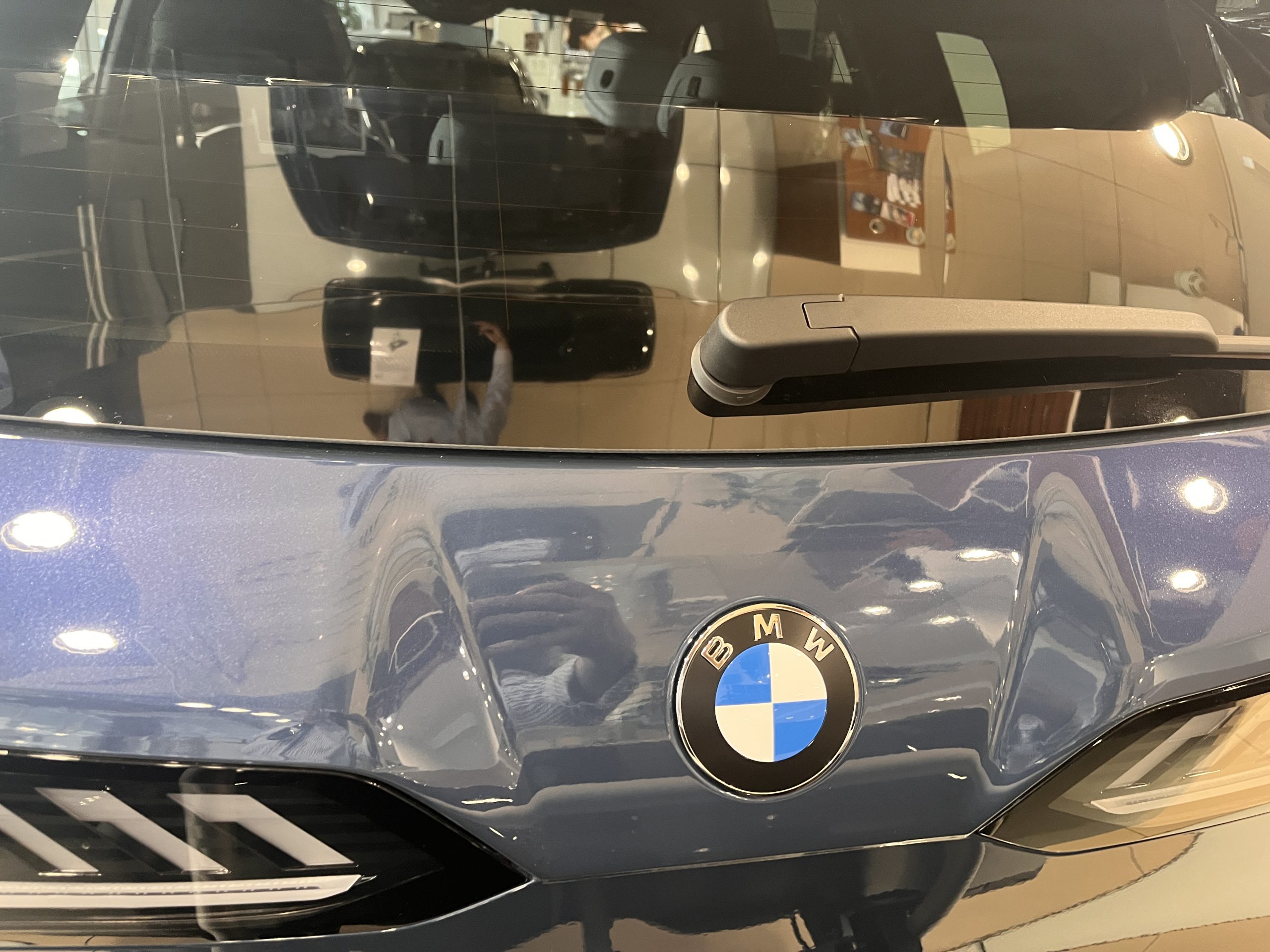 BMW iX3 Rückansicht – E-Auto als Heimspeicher in Kombination mit Photovoltaikanlage