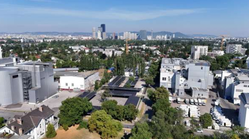 Photovoltaik Referenzprojekt - Größter Carport von Wien im Jahr 2026 errichtet von der Fa. Austroport. Planung und Projektentwicklung: Mössenlechner Consulting KG / Photovoltaik-Service.at