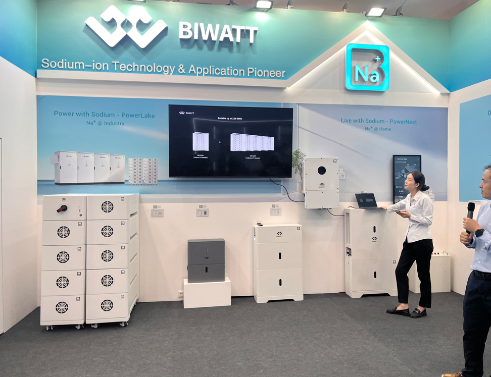 BIWATT PowerLake I3 Natrium-Ionen-Gewerbespeicher auf der Intersolar 2026